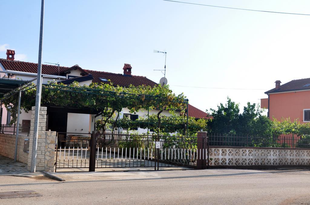 Franko Apartmani Zambratija  Exterior photo