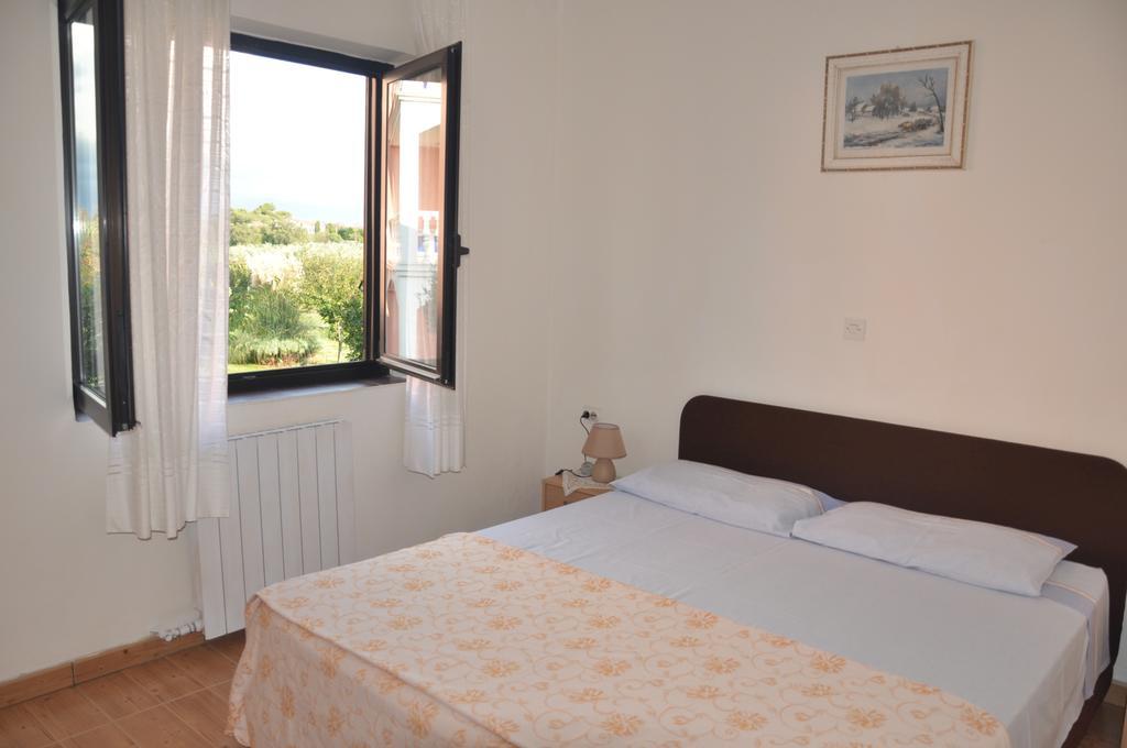 Franko Apartmani Zambratija  Exterior photo